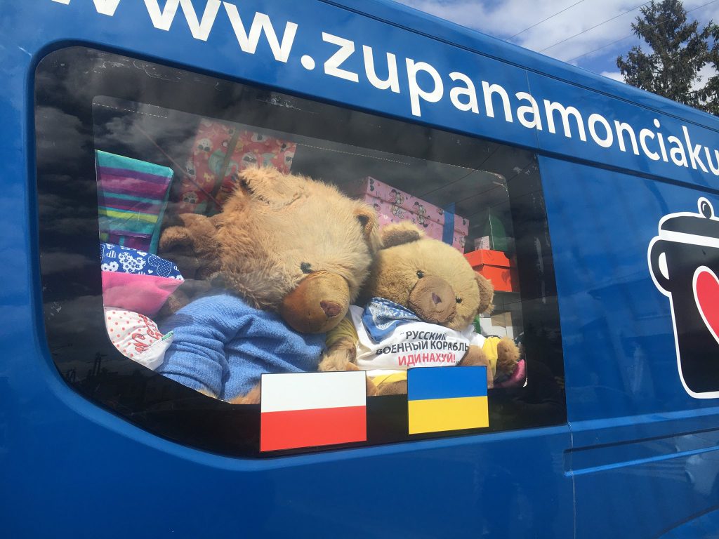 Ile uśmiechu zmieści się w pudełku po butach?